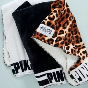 2018 Victoria’s Secret PINK Friday Sherpa Blanket
